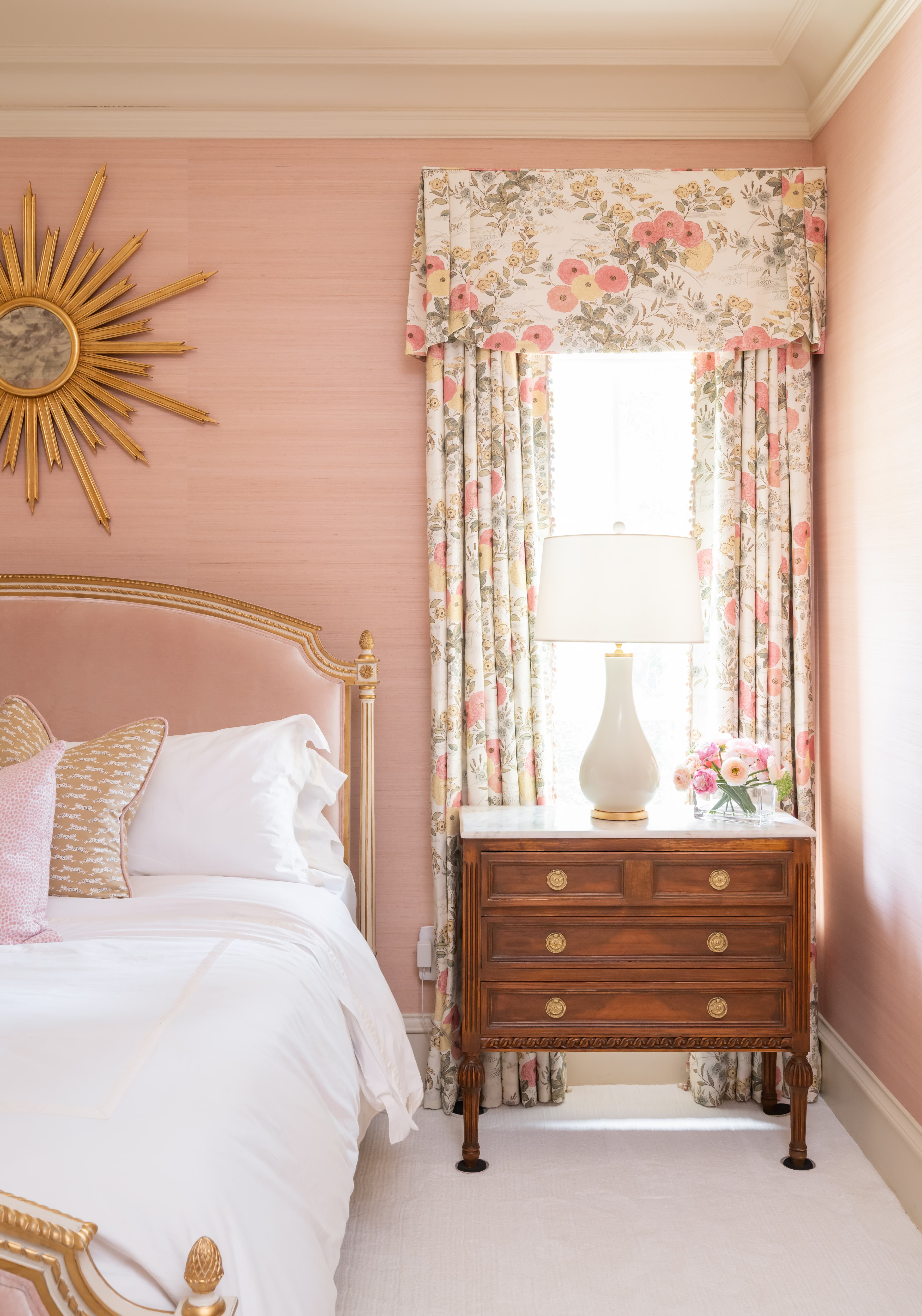 Grasscloth wallcovering installation — 109 Wildwood Dunes