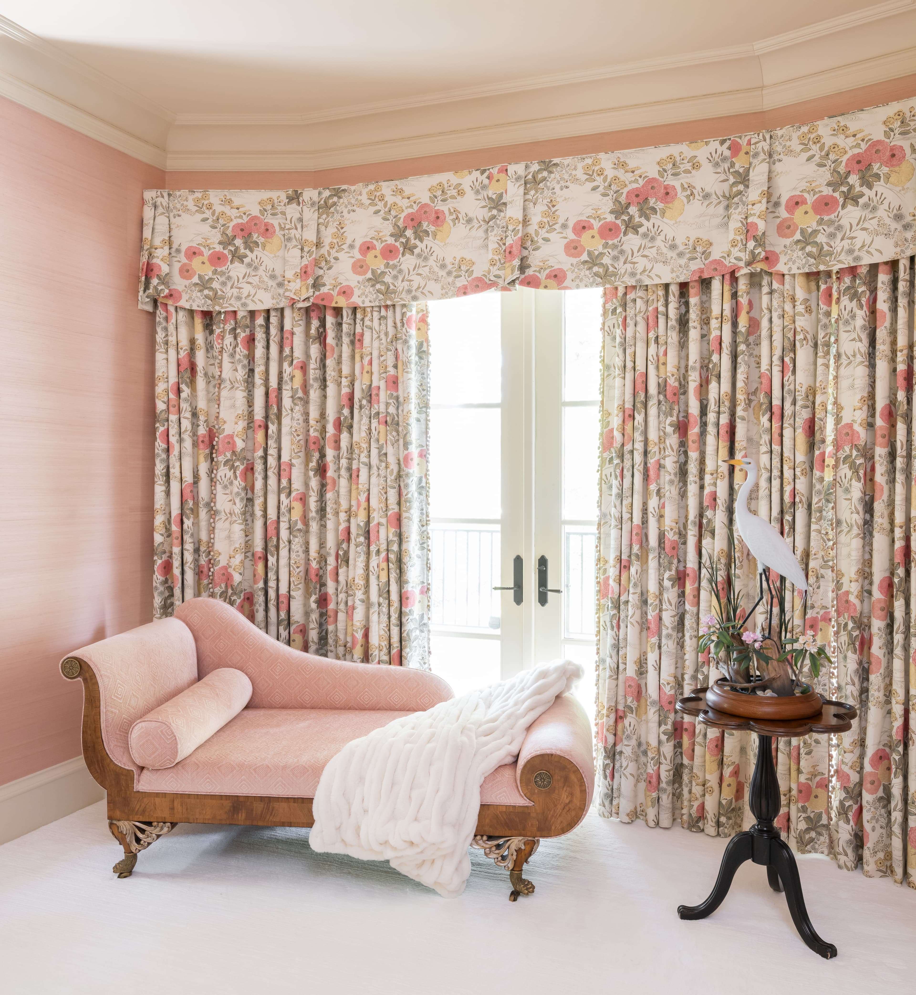 Grasscloth wallcovering installation — 109 Wildwood Dunes